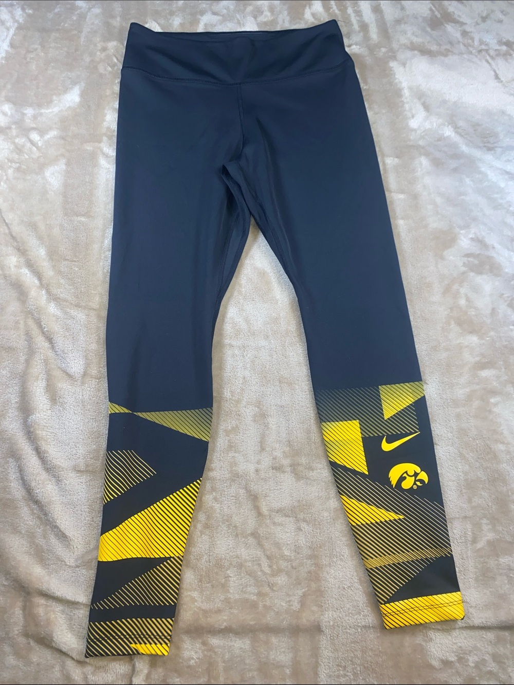 Nike Iowa Hawkeyes Black & Yellow Graphic Leggings